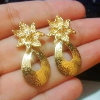 Brinco Banhado a Ouro Flor com Gota - Semi Joias de Luxo